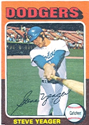 1975 Topps Baseball Cards      376     Steve Yeager